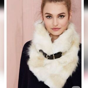 NWOT Nasty Gal Cream Faux Fur Scarf with Black Buckle